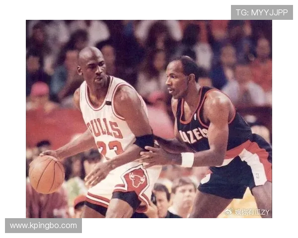 德雷克斯勒无球跑动撕裂防线，拉开空间能力改变开拓者进攻结构