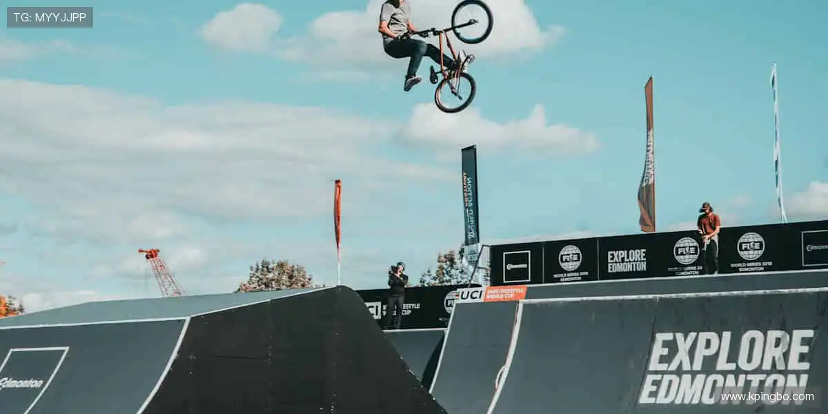 球迷的第二主场，🎯 从球星同款到限量周边，一网打尽你的热爱！